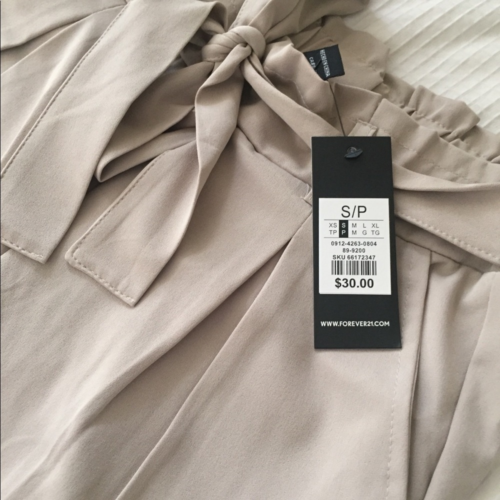 Brand new Forever 21 Trousers (beige)